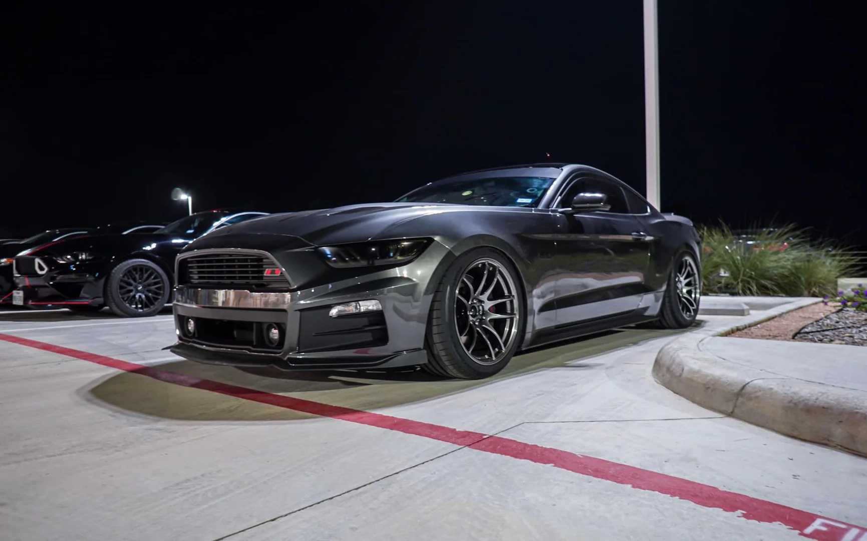 Premium Gloss: Black Pearl - Image 4